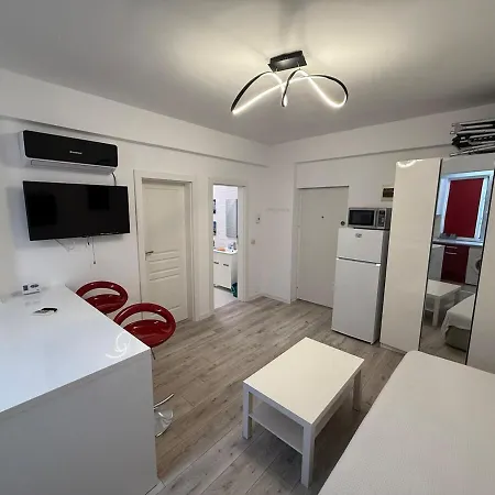 Sea Breeze Apartment *